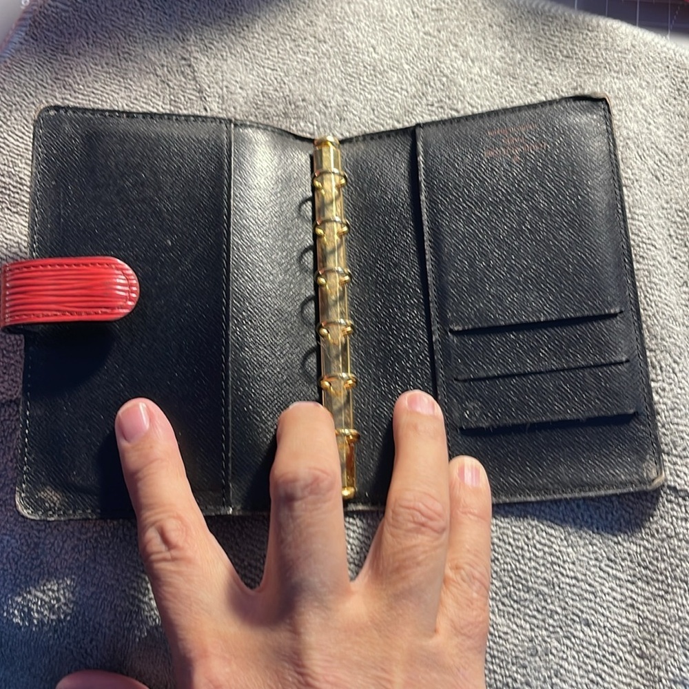 Louis Vuitton Authentic Epi Castillan Red Ring Agenda Cover. - Picture 3 of 8